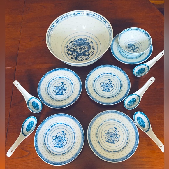 Chinese porcelain blue & white dragon pattern 9” serving bowl 6” plates & spoons - Picture 1 of 11